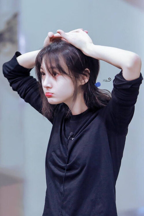 西班牙女足联赛决赛场上现独特风采，西班牙女足队员